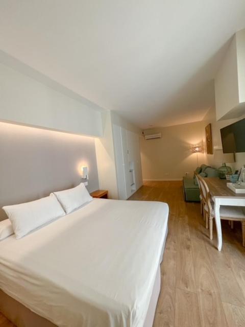 Hotel & Apartaments Thalassa Sport & Spa Roses Exterior foto
